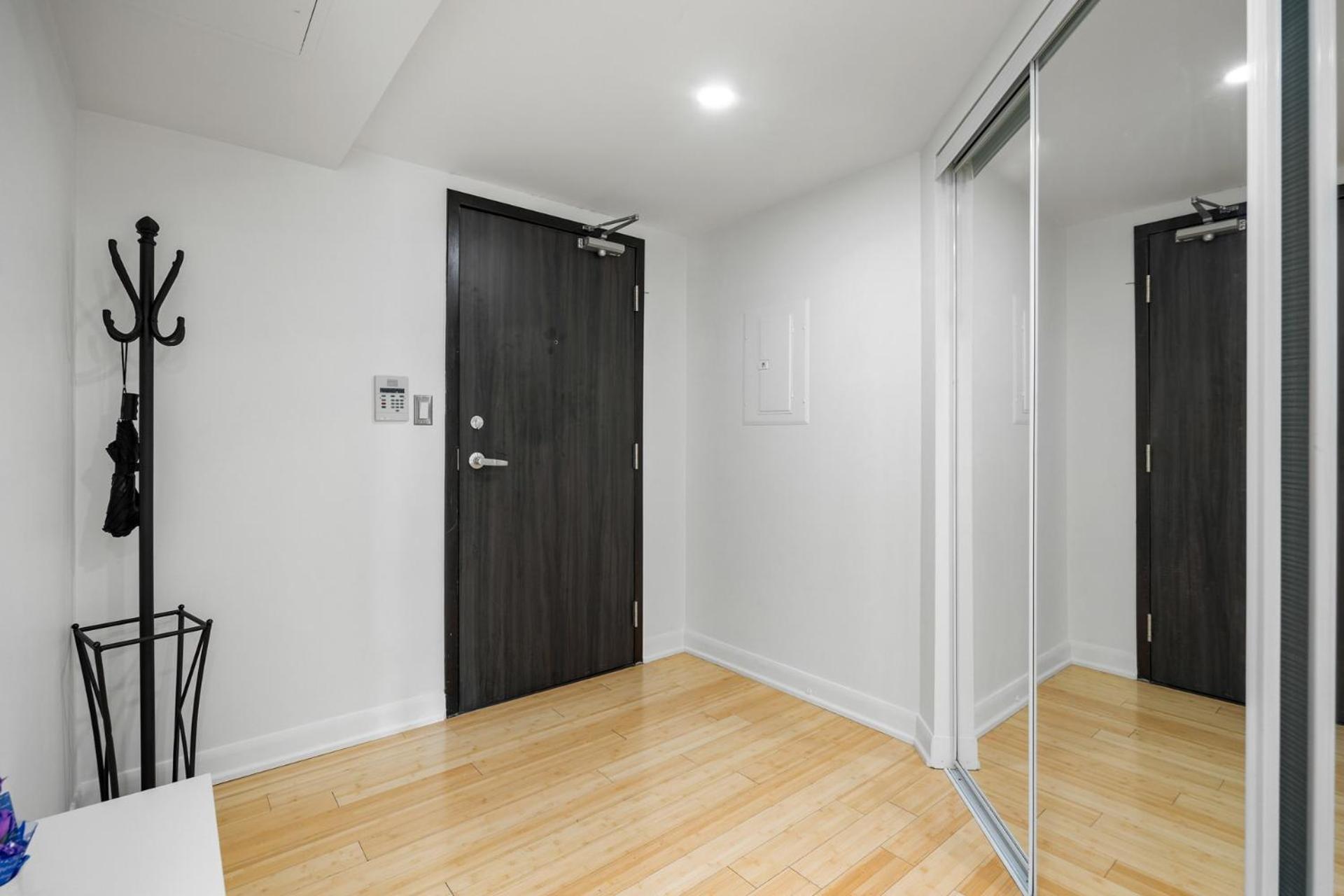 Modern 2-Bedroom Condo W Floor To Ceiling Windows Торонто Экстерьер фото