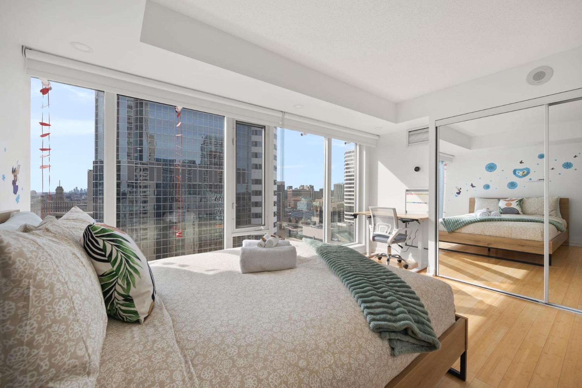Modern 2-Bedroom Condo W Floor To Ceiling Windows Торонто Экстерьер фото