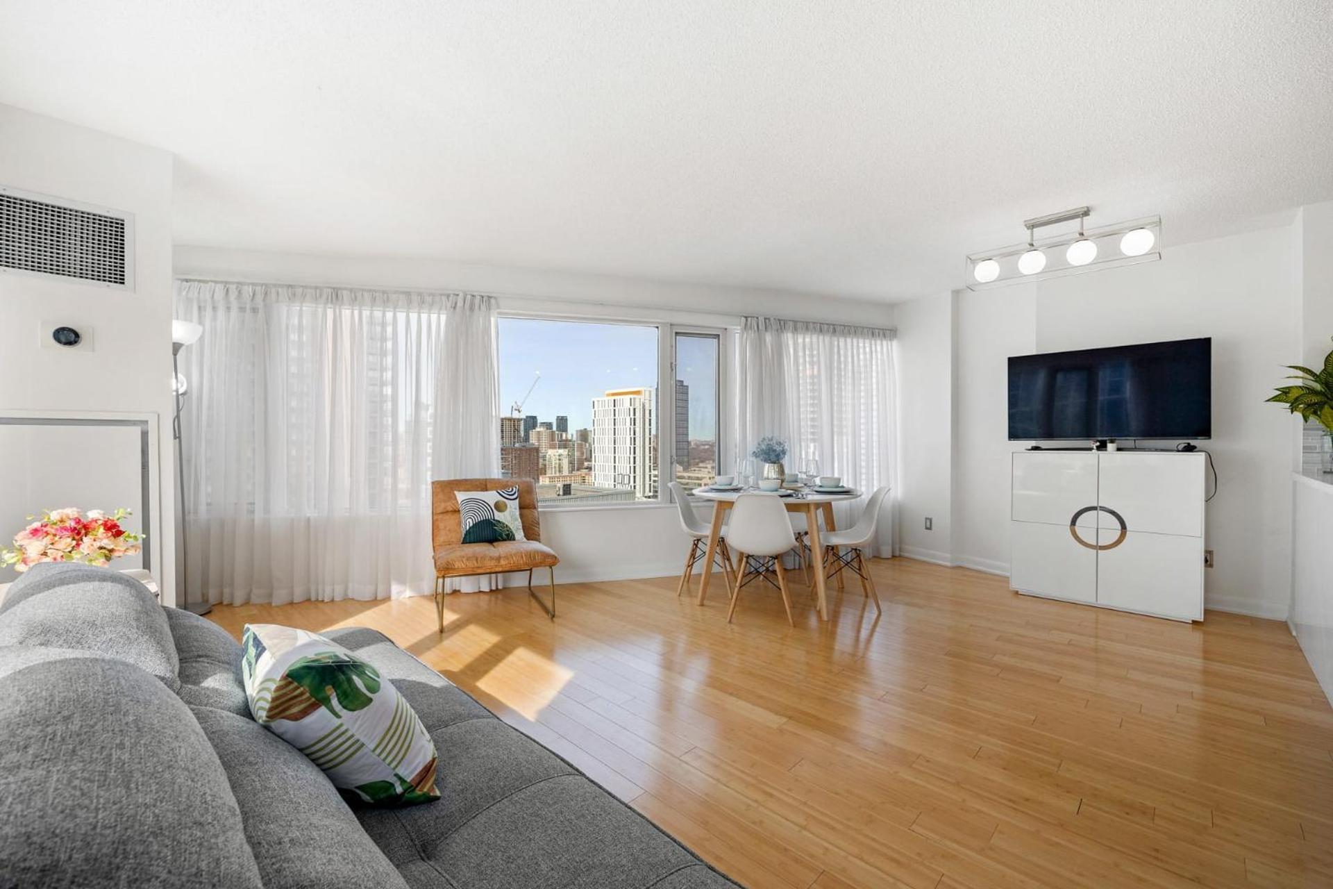 Modern 2-Bedroom Condo W Floor To Ceiling Windows Торонто Экстерьер фото