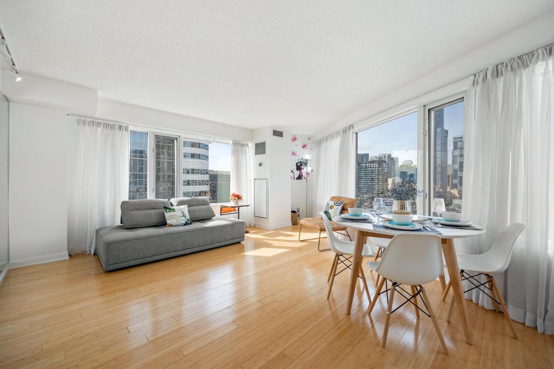 Modern 2-Bedroom Condo W Floor To Ceiling Windows Торонто Экстерьер фото