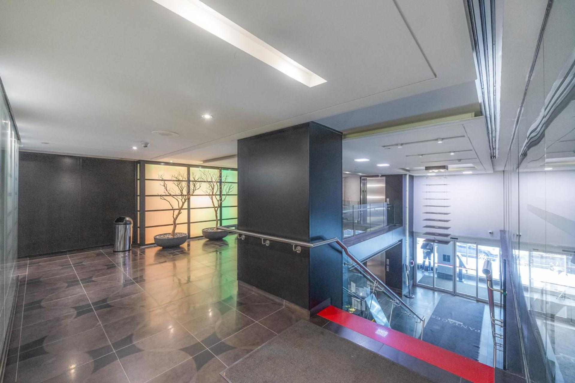 Modern 2-Bedroom Condo W Floor To Ceiling Windows Торонто Экстерьер фото
